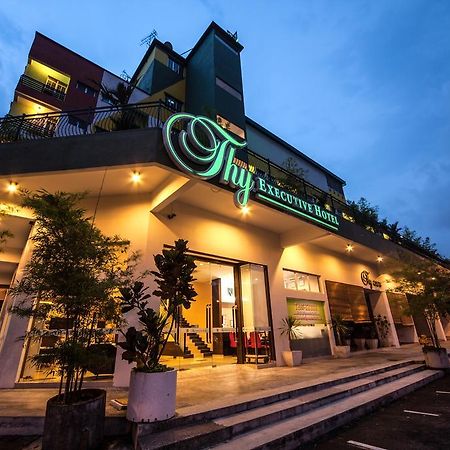 Thy Executive Hotel Johor Bahru Buitenkant foto