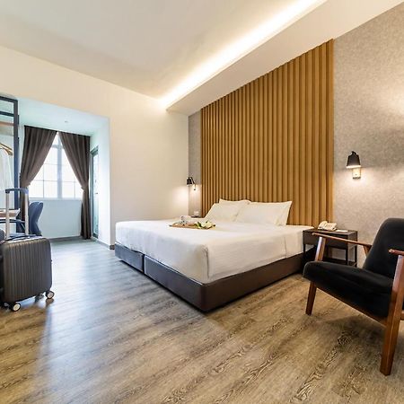 Thy Executive Hotel Johor Bahru Buitenkant foto