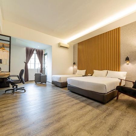 Thy Executive Hotel Johor Bahru Buitenkant foto