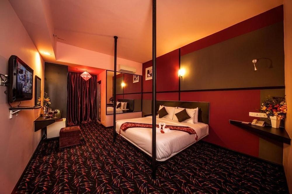 Thy Executive Hotel Johor Bahru Buitenkant foto