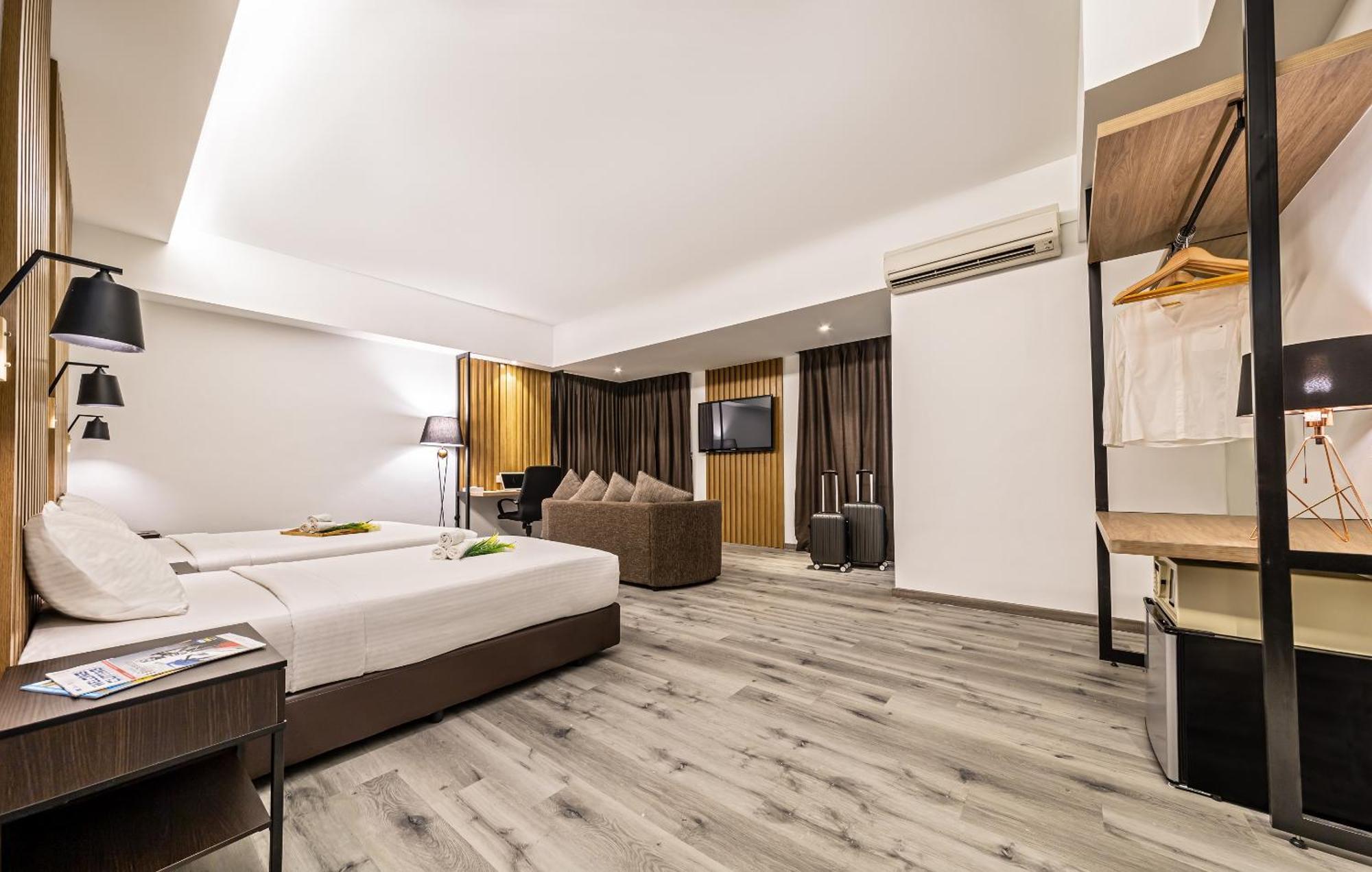Thy Executive Hotel Johor Bahru Buitenkant foto