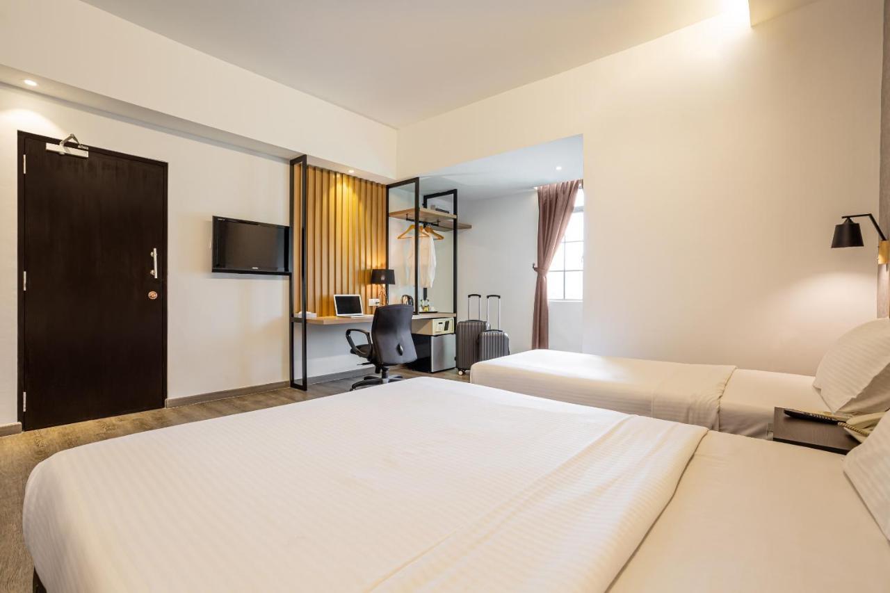 Thy Executive Hotel Johor Bahru Buitenkant foto