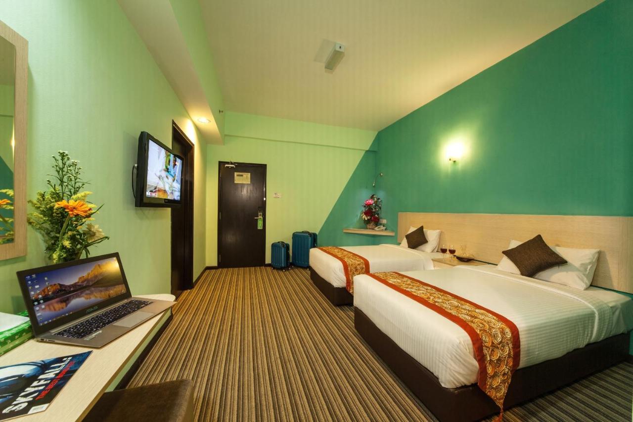 Thy Executive Hotel Johor Bahru Buitenkant foto