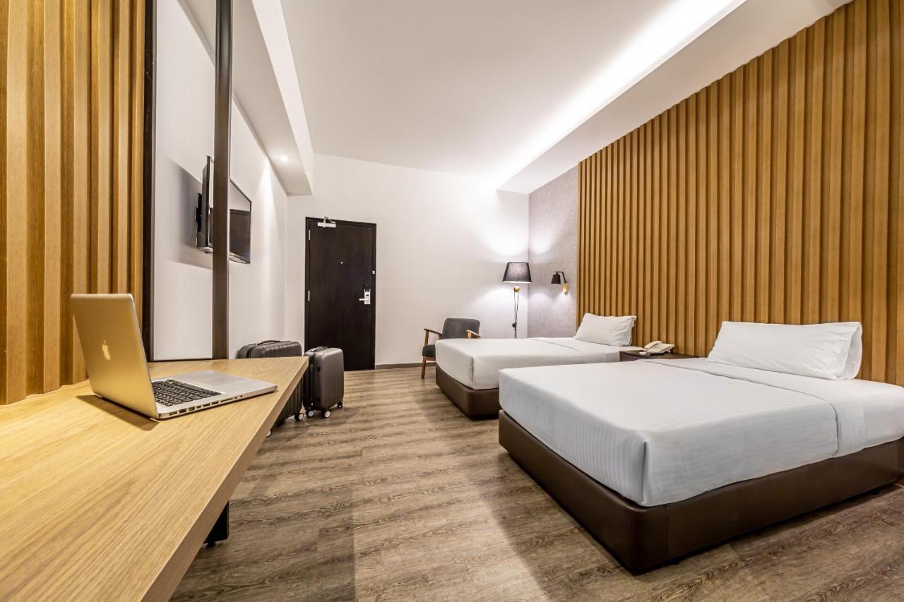 Thy Executive Hotel Johor Bahru Buitenkant foto