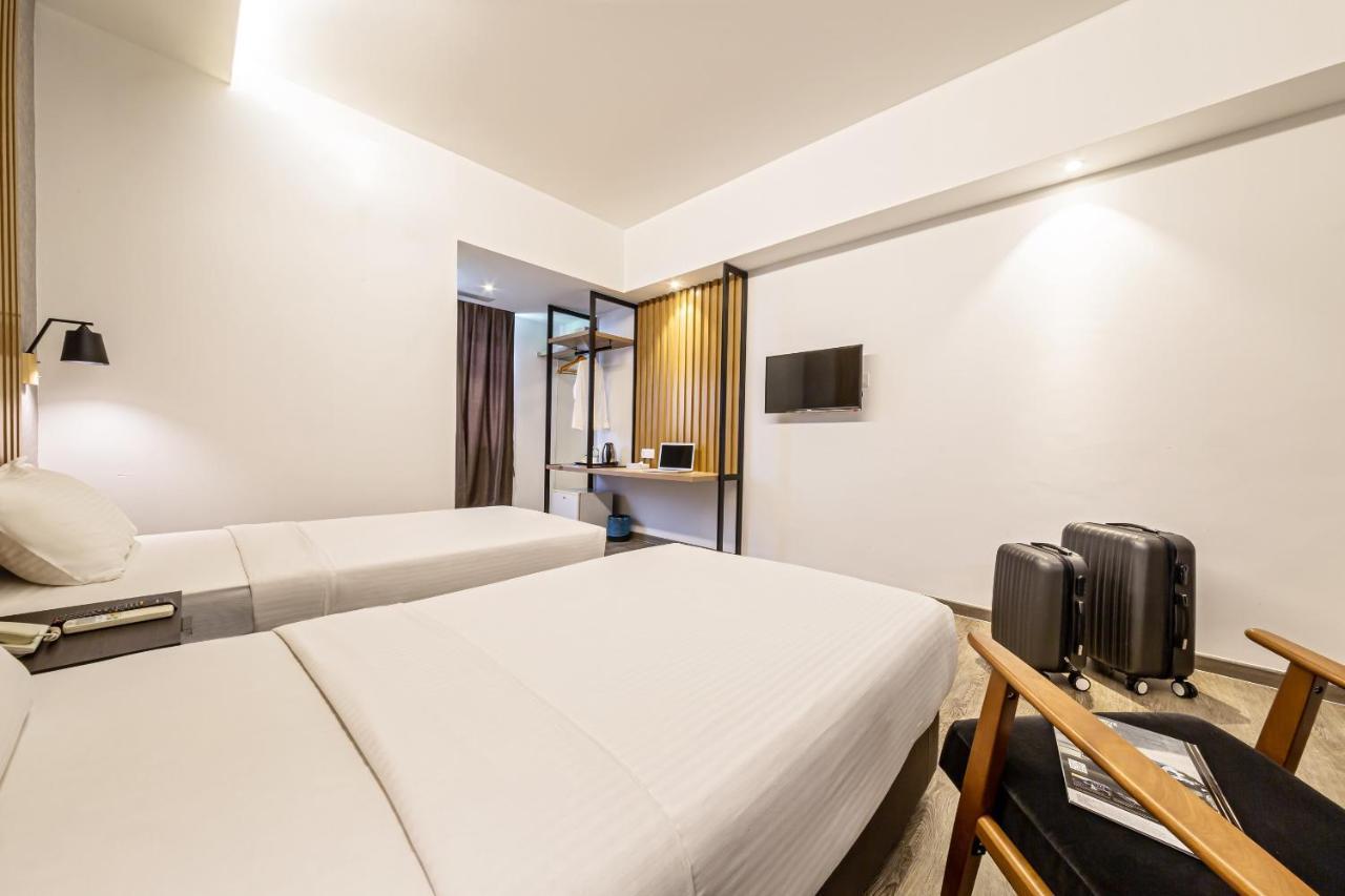 Thy Executive Hotel Johor Bahru Buitenkant foto