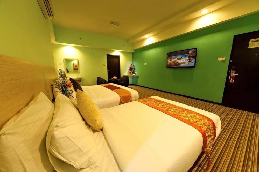 Thy Executive Hotel Johor Bahru Buitenkant foto